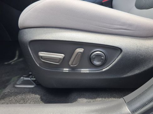 Used 2024 Toyota RAV4 XLE FWD image 16