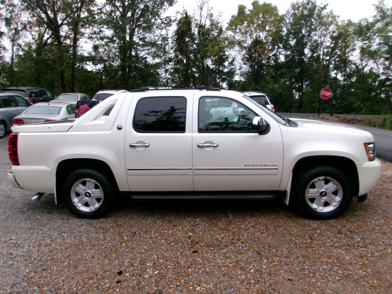 Used 2013 Chevrolet Avalanche LTZ AWD/4WD image 9