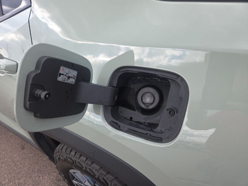 Used 2025 Chevrolet Equinox ACTIV w/ Safety and Technology Package AWD/4WD image 37
