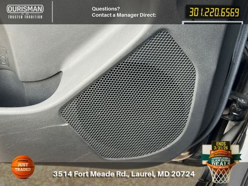 Used 2010 Toyota Yaris 2-Door Hatchback image 22