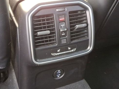 Used 2023 Porsche Macan image 12