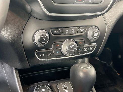 Used 2022 Jeep Cherokee Latitude Lux image 15