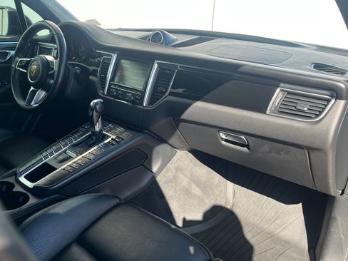 Used 2016 Porsche Macan Turbo image 30