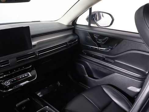 Used 2024 Lincoln Corsair AWD image 35