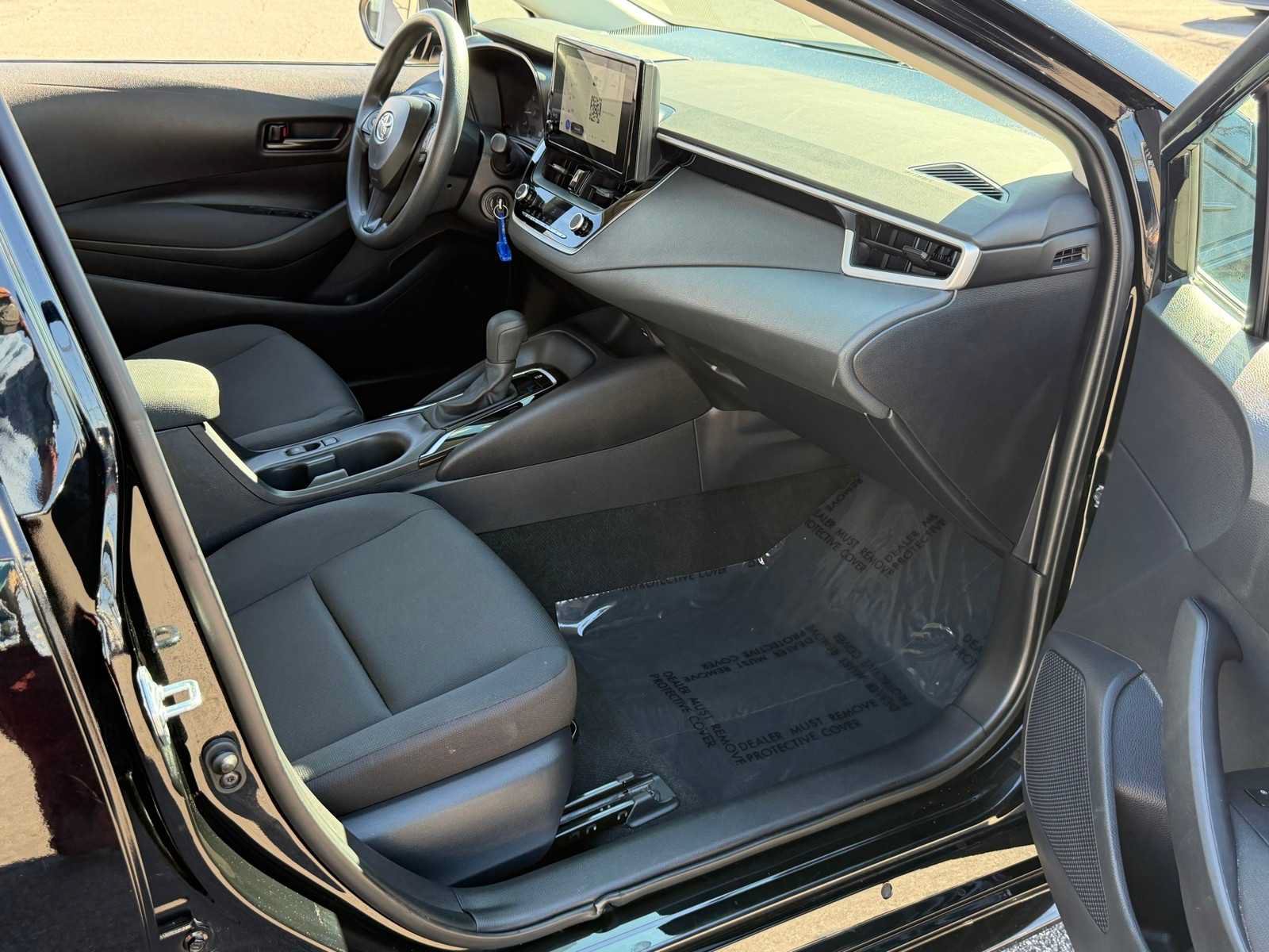Used 2025 Toyota Corolla LE FWD image 28