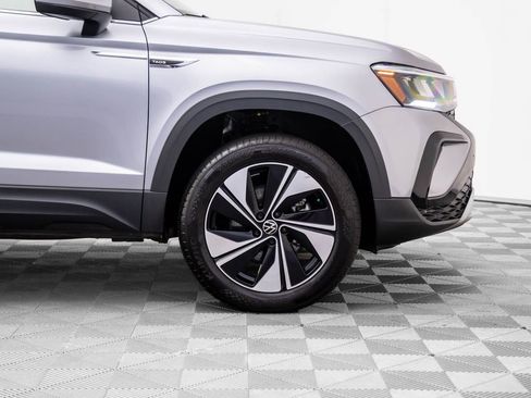 Used 2024 Volkswagen Taos SE image 34