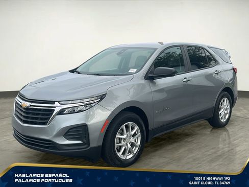 Used 2023 Chevrolet Equinox LS w/ LS Convenience Package FWD image 2