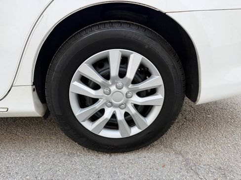 Used 2013 Toyota Camry LE FWD image 14