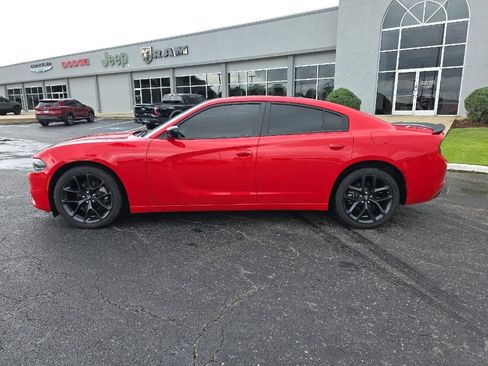 Used 2022 Dodge Charger SXT w/ Blacktop Package RWD image 8