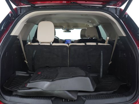 Used 2020 Ford Explorer XLT w/ Equipment Group 202A AWD/4WD image 9
