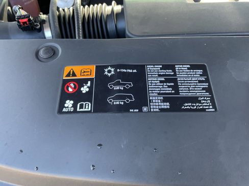 Used 2015 Cadillac Escalade Luxury image 25