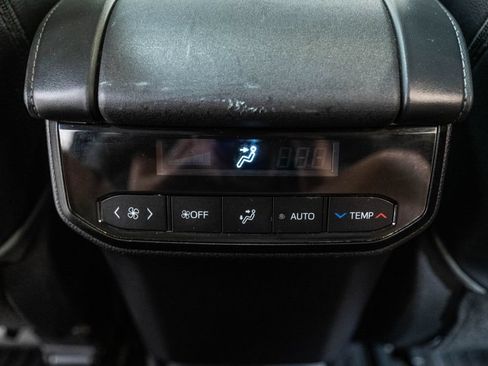 Used 2021 Toyota Highlander XLE AWD/4WD image 32