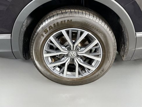 Used 2020 Volkswagen Tiguan SE image 37