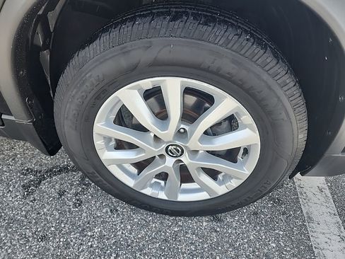 Used 2018 Nissan Rogue SV image 5