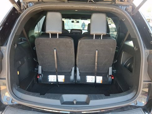 Used 2018 Ford Explorer XLT w/ Equipment Group 202A AWD/4WD image 28