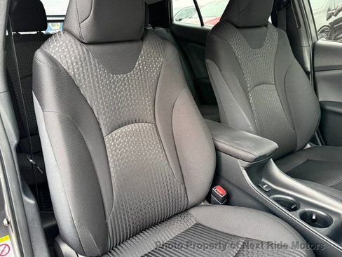 Used 2017 Toyota Prius image 10