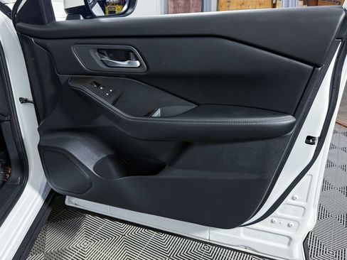 Certified 2026 Nissan Rogue SV AWD/4WD image 38