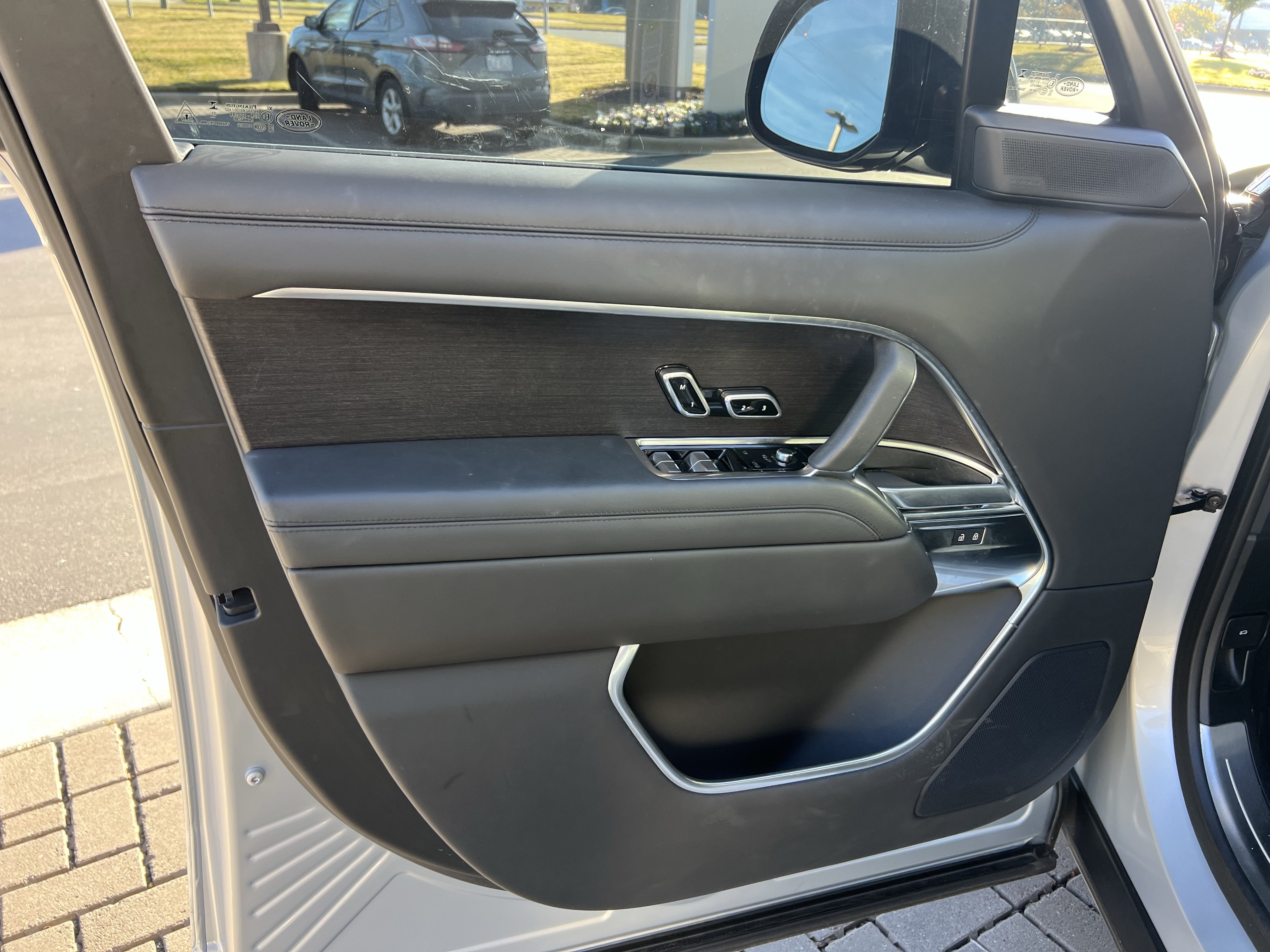 Used 2024 Land Rover Range Rover SE AWD/4WD image 14