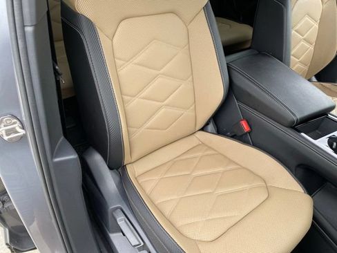 Used 2024 Volkswagen Atlas Cross Sport SE AWD/4WD image 34