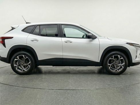 Used 2025 Chevrolet Trax LT image 11