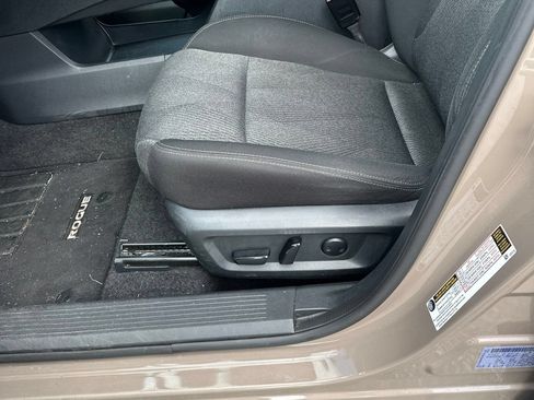 Used 2025 Nissan Rogue SV FWD image 9