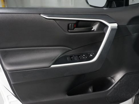 Certified 2025 Toyota RAV4 LE image 28