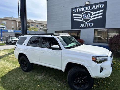 Used 2018 Toyota 4Runner SR5 image 2