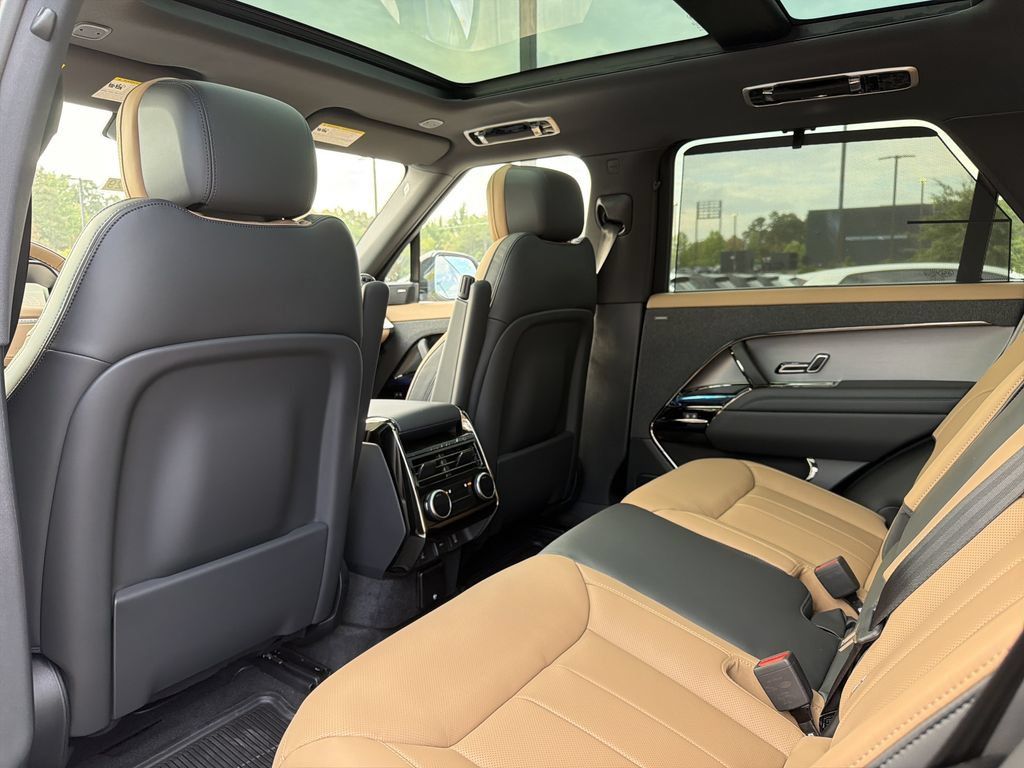 New 2026 Land Rover Range Rover Sport Dynamic SE AWD/4WD image 11