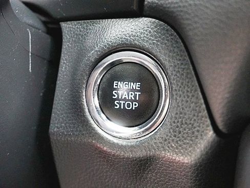 Used 2021 Toyota RAV4 XLE image 29