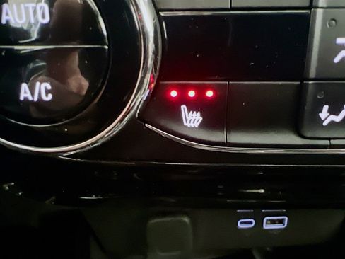 Used 2025 Chevrolet Trax ACTIV w/ Sunroof Package image 19