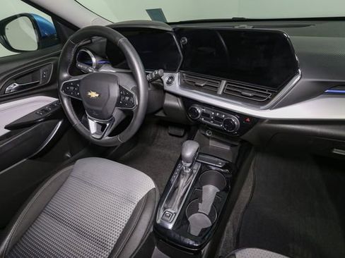 Used 2025 Chevrolet Trax LT w/ Driver Confidence Package image 17