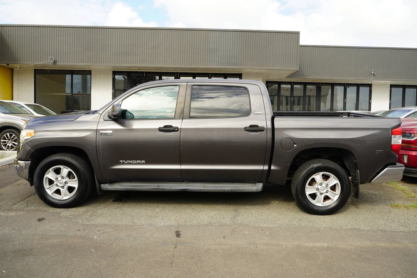 Used 2015 Toyota Tundra SR5 RWD image 2