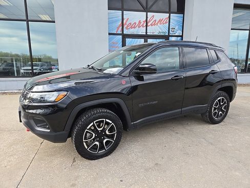 Used 2024 Jeep Compass Trailhawk image 5