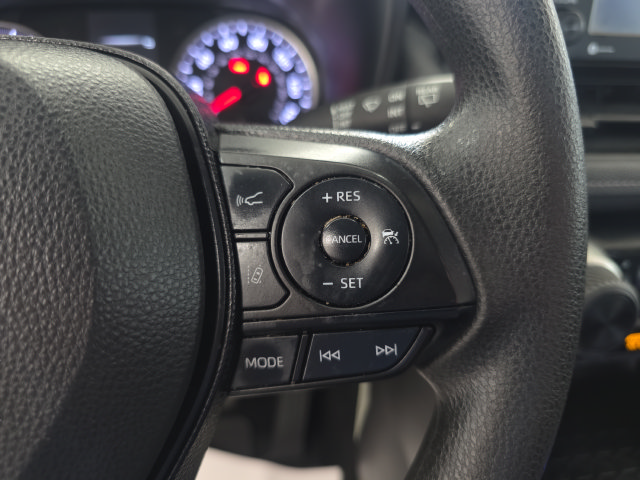 Used 2021 Toyota RAV4 LE AWD/4WD image 16