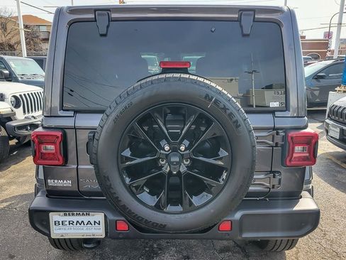 Used 2025 Jeep Wrangler Unlimited Sahara w/ Safety Group AWD/4WD image 6