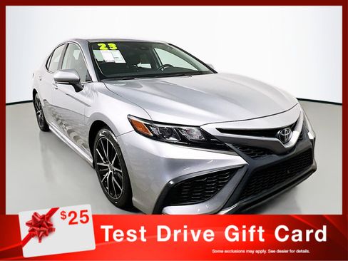 Used 2023 Toyota Camry SE image 1