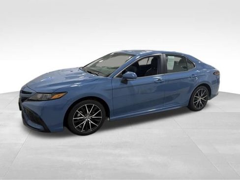 Used 2024 Toyota Camry SE AWD/4WD image 3