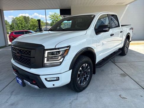 Used 2024 Nissan Titan PRO-4X w/ Pro-4x Convenience Package AWD/4WD image 1