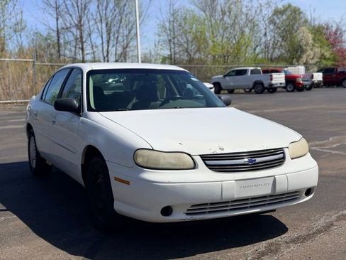 Used 2003 Chevrolet Malibu V6 w/ Preferred Equipment Group 1 FWD image 2