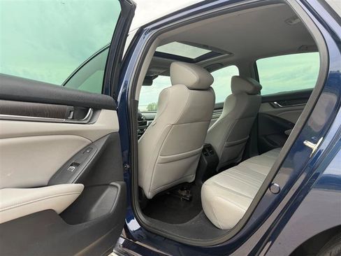 Used 2018 Honda Accord Touring image 15