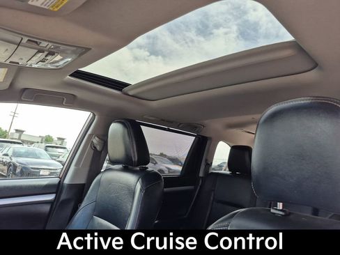 Used 2018 Toyota Highlander XLE image 12