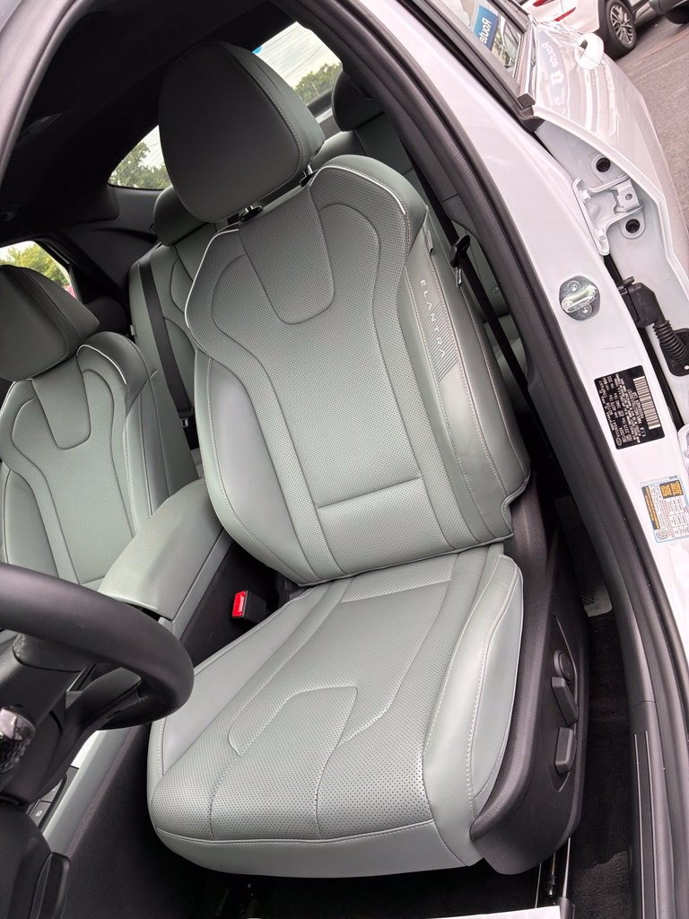 Certified 2025 Hyundai Elantra Limited FWD image 18
