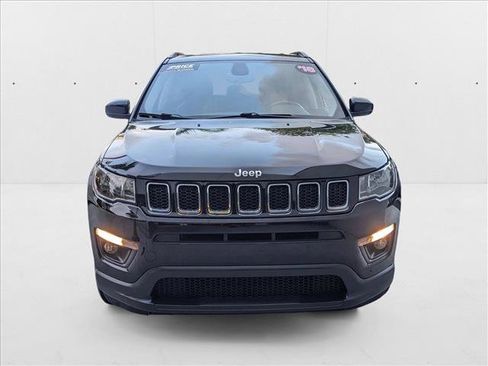 Used 2018 Jeep Compass Latitude image 2