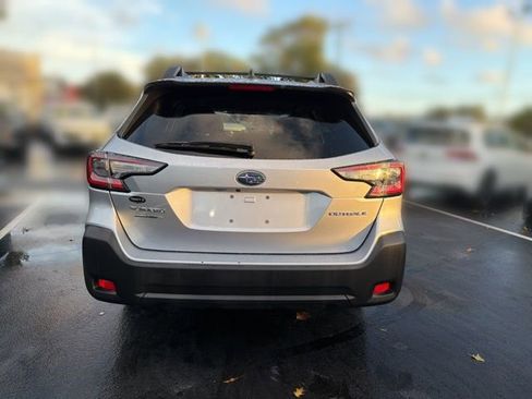 Used 2023 Subaru Outback Premium AWD/4WD image 3