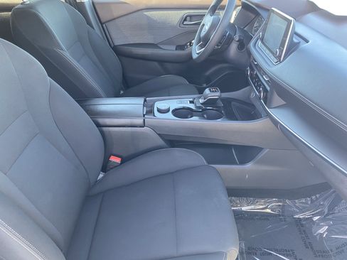 Used 2023 Nissan Rogue S image 9