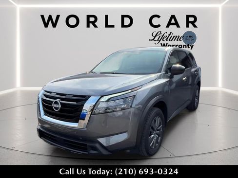 Used 2025 Nissan Pathfinder S FWD image 3