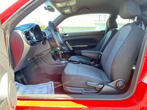 Used 2019 Volkswagen Beetle 2.0T SE image 12