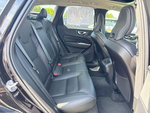 Used 2025 Volvo XC60 B5 Plus AWD/4WD image 10