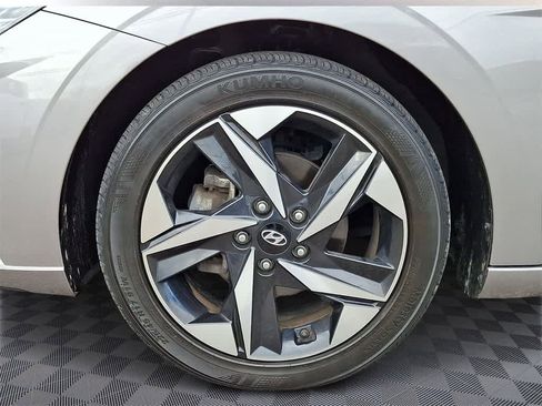 Used 2023 Hyundai Elantra Limited w/ Preferred Accessory Package image 8