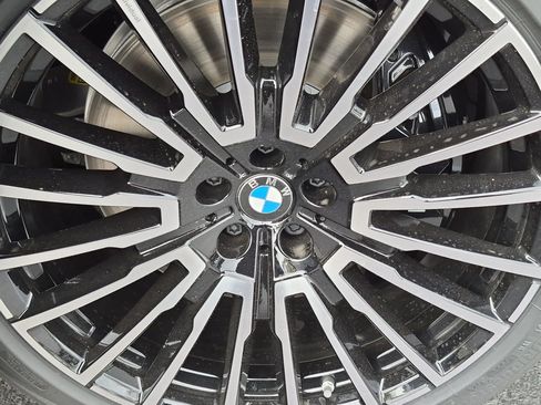 New 2026 BMW i7 eDrive50 w/ M Sport Package RWD image 13